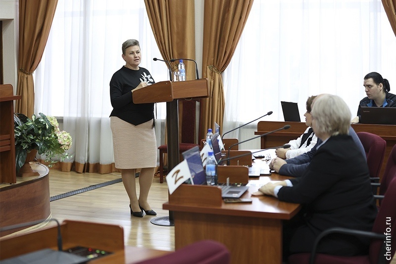    Сегодня на заседании Гордумы досрочно по собственному желанию сложили полномочия Анна Леонова и Владимир Лучин.