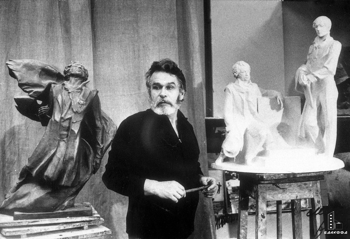 А.А. Аникейчик в своей мастерской. Январь 1989 года.