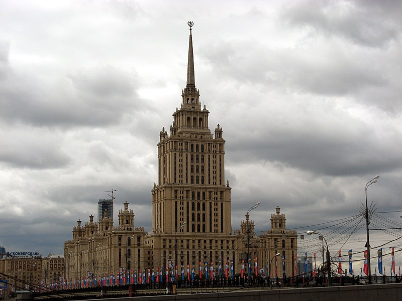 Как Н.С. Хрущёв устранял сталинские «архитектурные излишества» в угоду массовой стройке