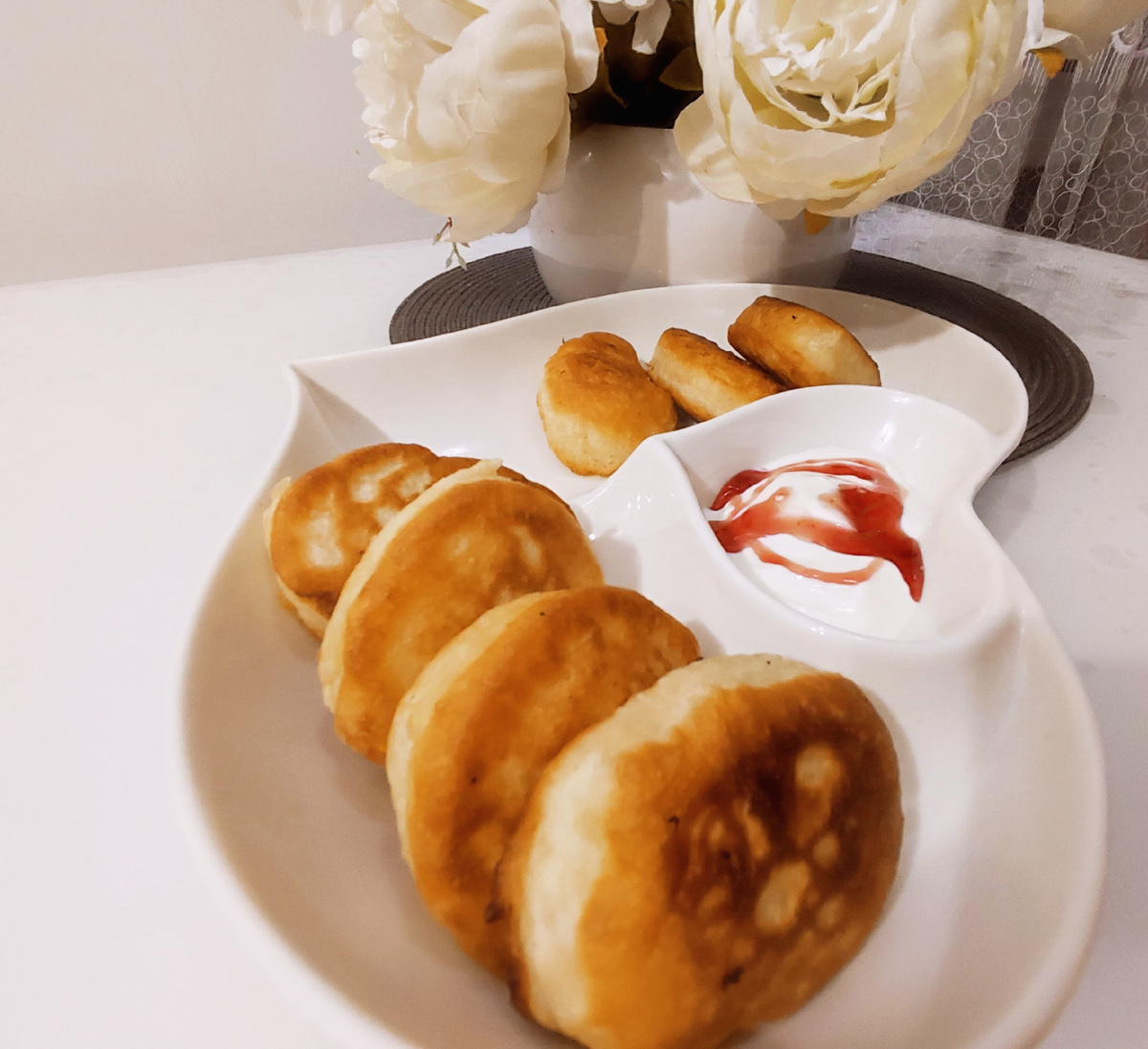 Оладушки такие пышные, что скорее всего похожи на пончики!