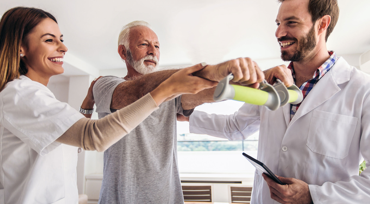 Новый закон: теперь работать мануальным терапевтом без лицензии не удастся