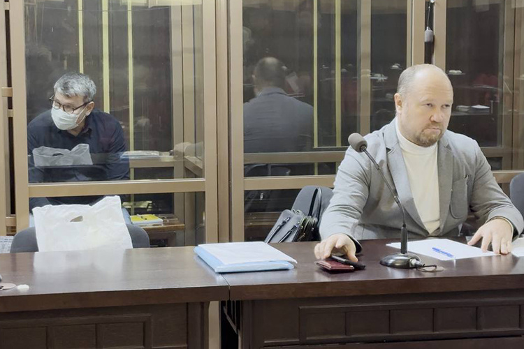    Спустя 17 лет розыска Эльфат Сунгатуллин, известный в криминальных кругах как Ильфатей, сегодня предстал перед судом