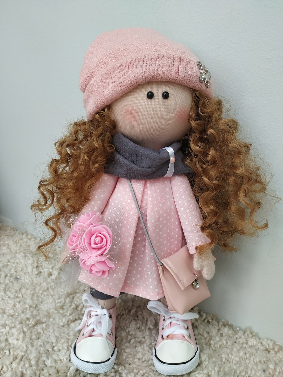 Кукла из готового набора, самая удачная выкройка, на мой взгляд. По крайней мере стоит сама. 