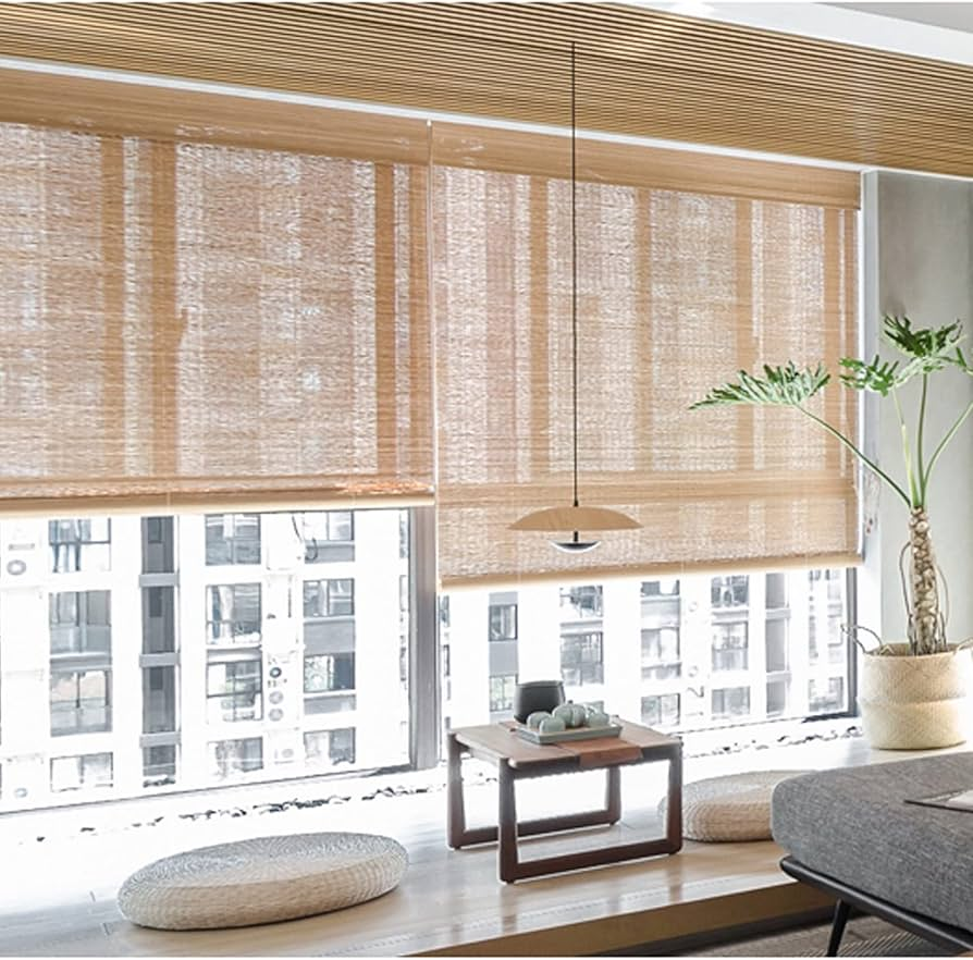 Бамбуковые жалюзи на окнах