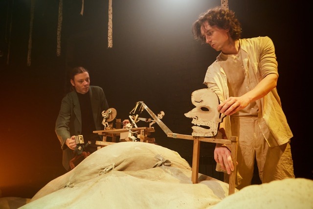    Странных персонажей придумали режиссер и художник спектакля "Сердцедер". / Театр "Karlsson Haus"