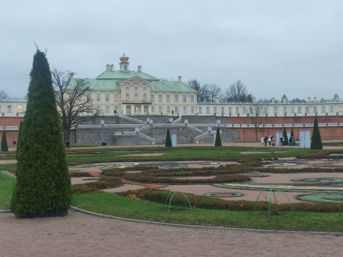 "Где Ваш ребёнок?", "Во дворце с няней". Вот такая вот ныне реальность в государственных музеях. 