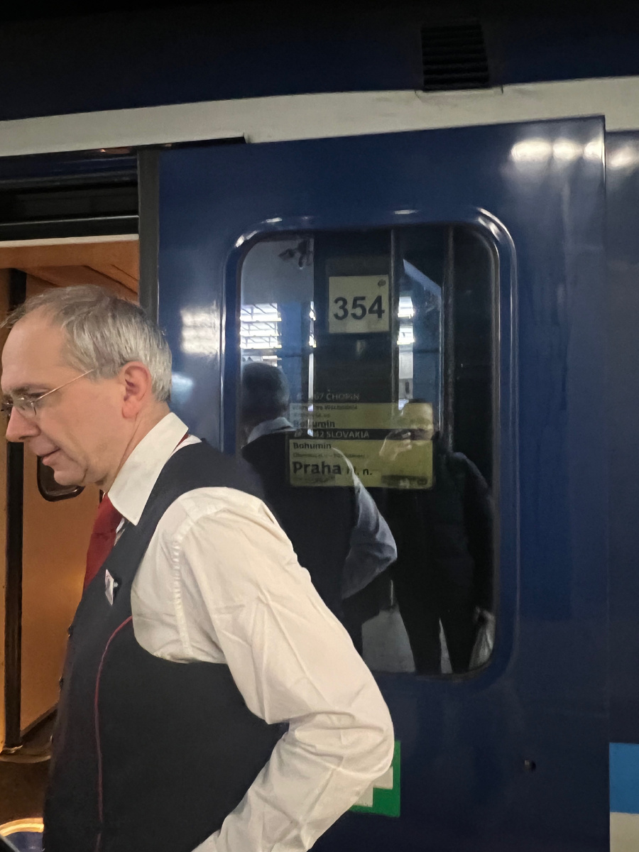 Проводник спального вагона