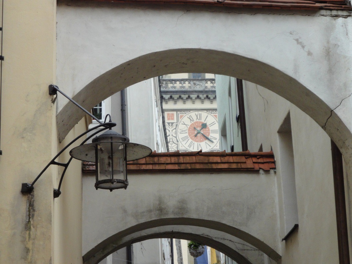 Даже от фонарей можно устать))