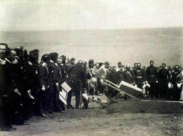 Николай II на закладке железной дороги во Владивостоке, 1891 год.