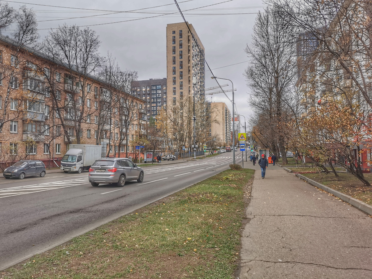 Улица Генерала Глаголева. Её начало около проспекта Маршала Жукова.