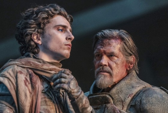    Кадр из фильма «Дюна». Актеры Тимоти Шаламе в роли Пола Атрейдеса и Джош Бролин в роли Гурни Халлека