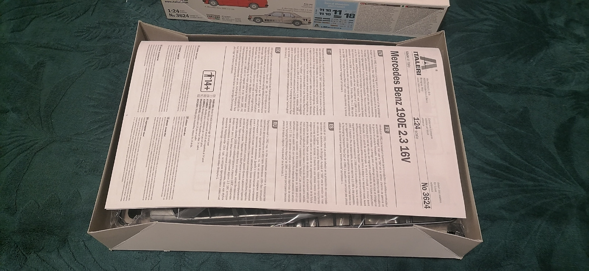 В коробке все стандартно: инструкция....