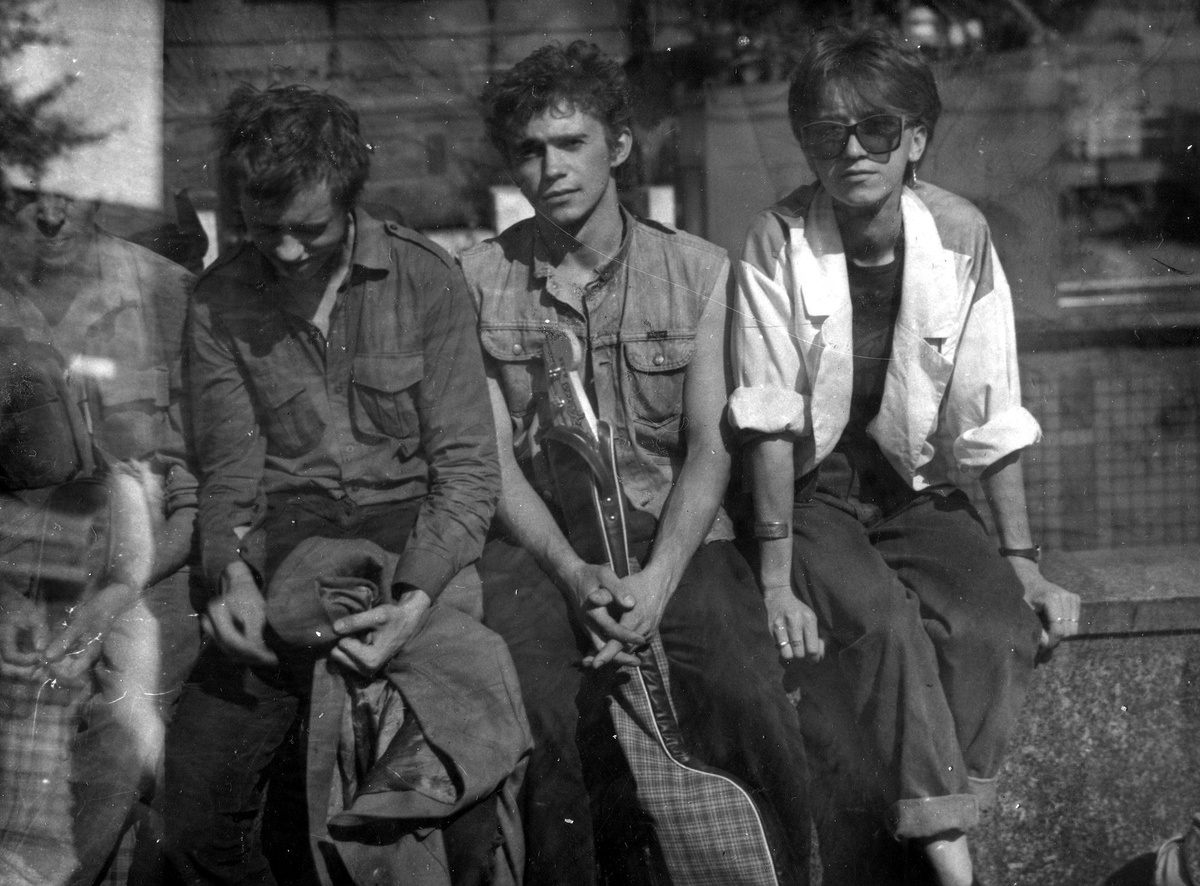 Группа ЧЕРНОЗЁМ. 1-й состав: Евгений Кокорин, Вадим Зуев, Димон Колоколов, Наталья Фаизова (директор группы). Фотограф Олег Гавриленко