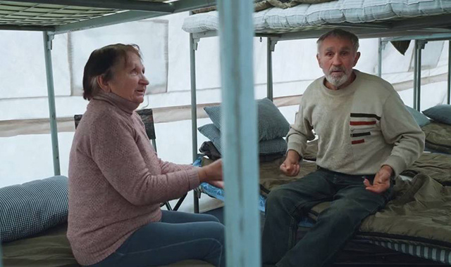    От обстрелов супруги спасались в подвале под руинами дома