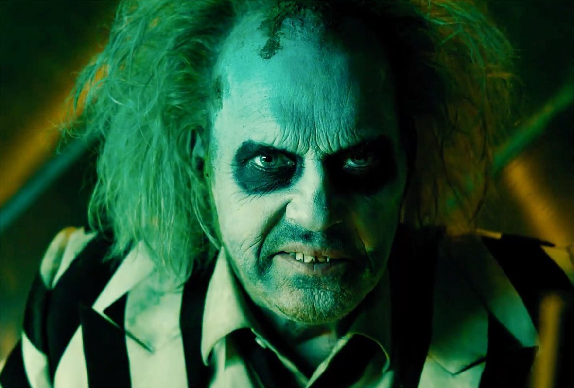 Кадры из филльма "Битлджус Битлджус". Листай, чтобы увидеть больше фото