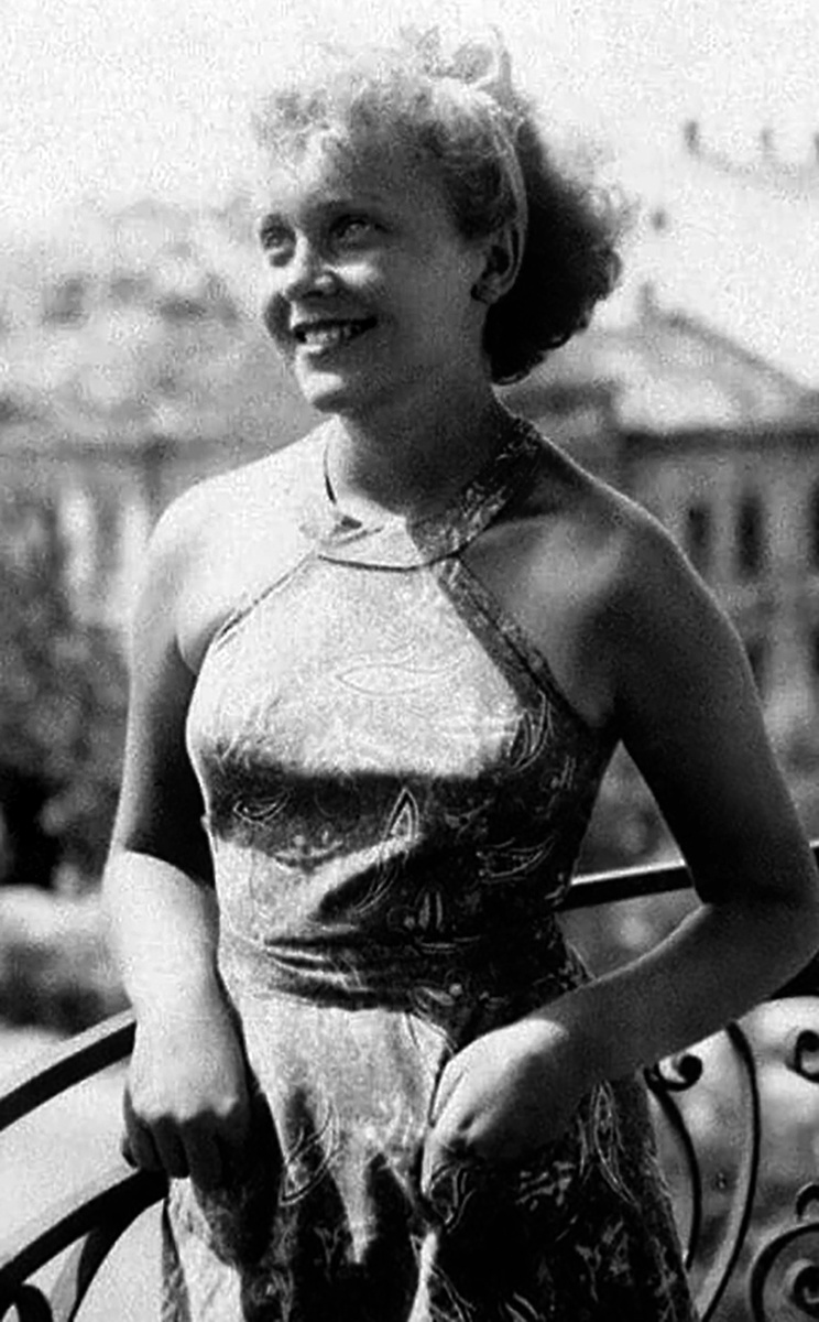 Юная Людмила Целиковская