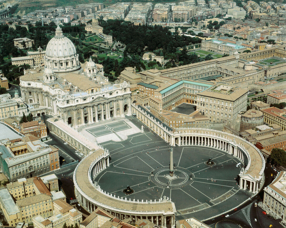 Фото взято с сайта https://danbrown.fandom.com/wiki/The_Dan_Brown_Wiki.