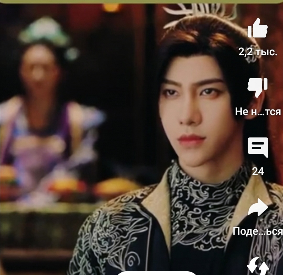 Харизматичный главный злодей, он же главный герой. 