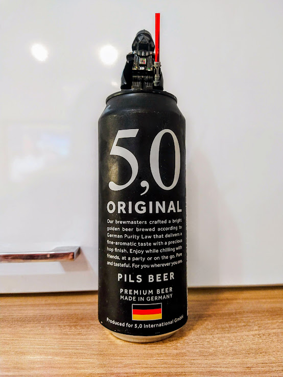 Дизайн лицевой стороны банки выглядит как ее зад. Запорожец какой-то)))