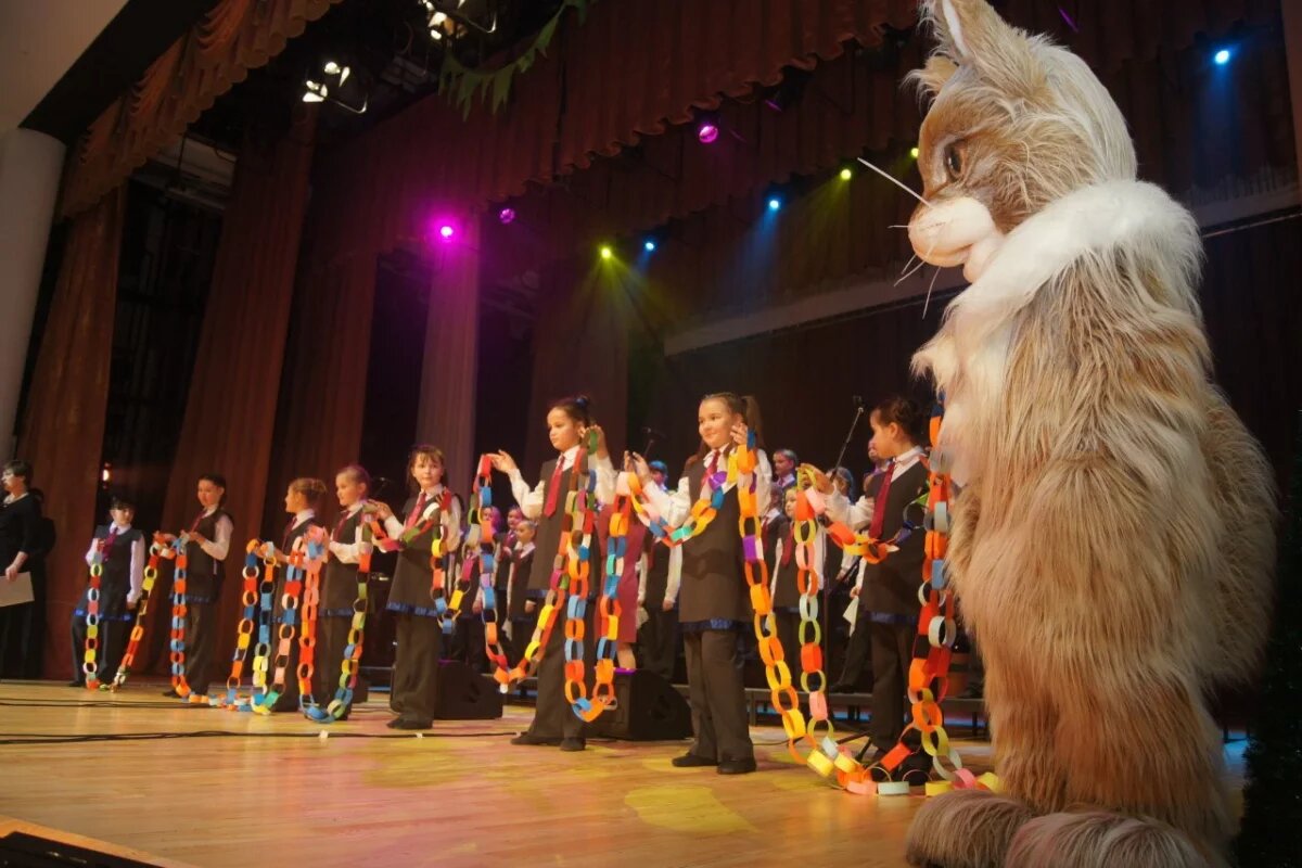    В Свердловской Детской филармонии снова собирают «Гирлянду добра»