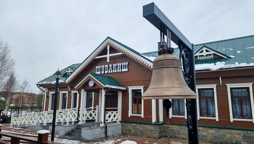 &laquo;Выбросили дефицит&raquo; - фраза, не нуждавшаяся в разъяснениях, слова, на которые любой советский человек реагировал почти рефлекторно: &laquo;Надо брать!-6