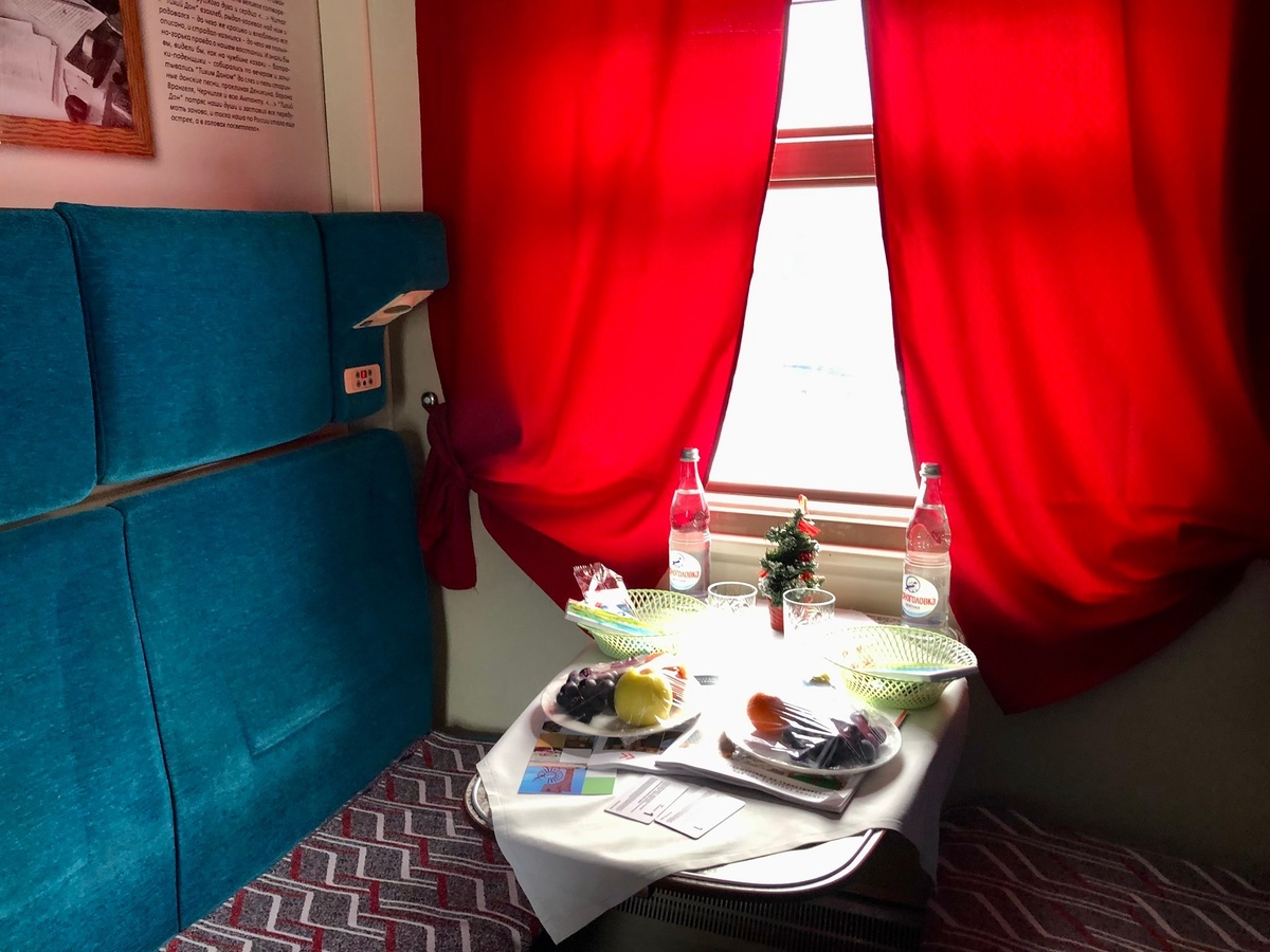 В купе поезда.  Фото Елены Стоун