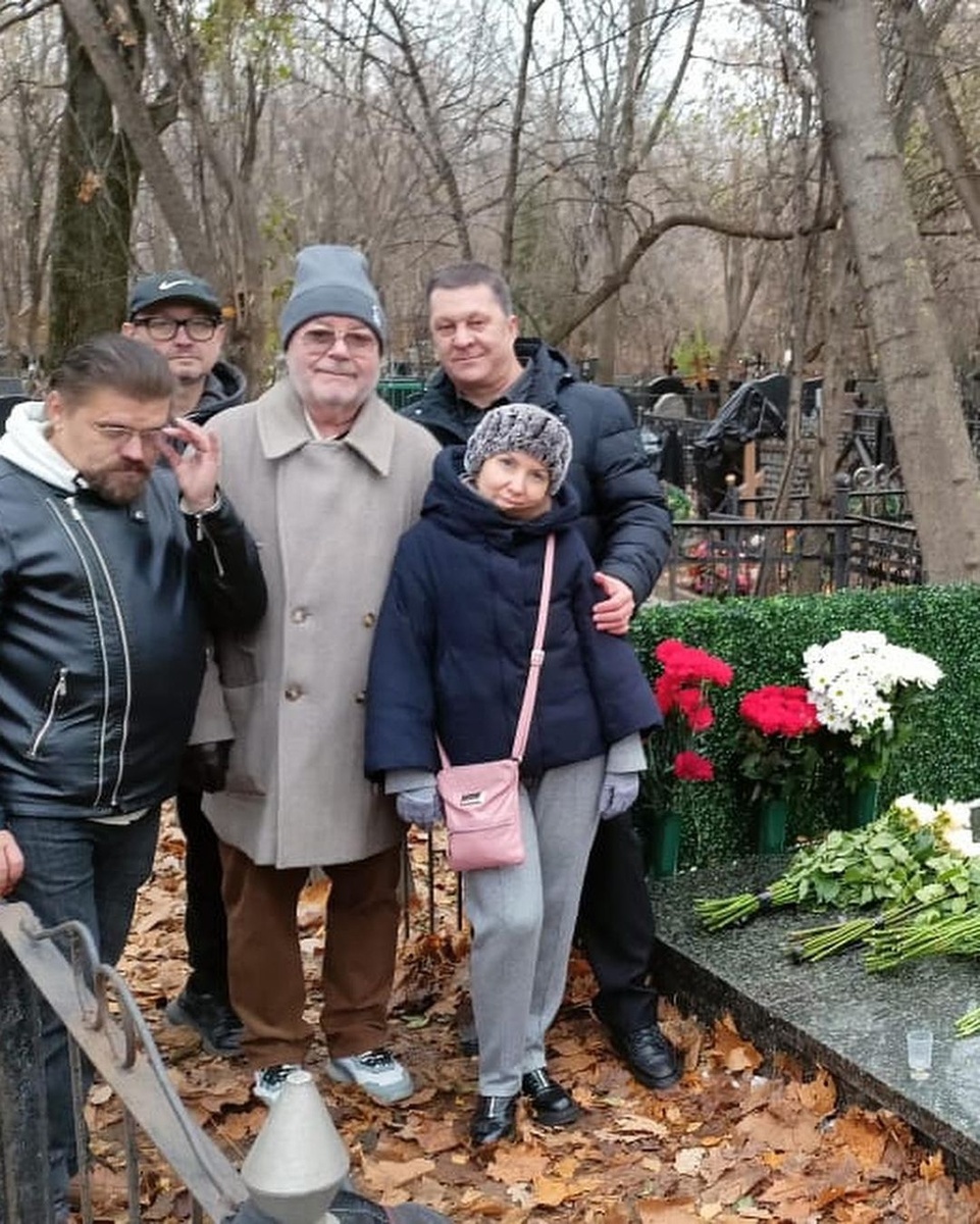 Игорь Герман (в сером пальто). Источник фото: соцсети артиста. 