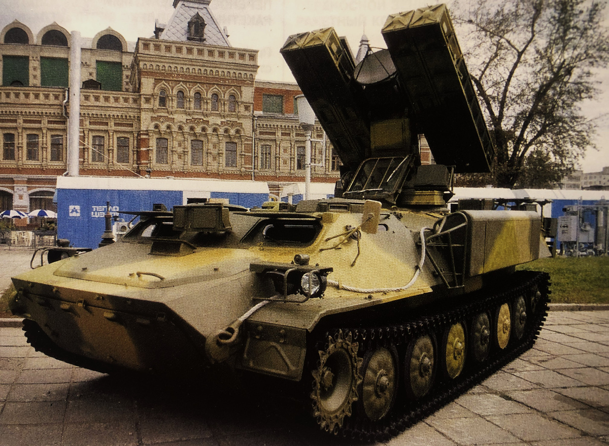 БМ 9А35М3 на выставке "Вооружение. Военная Техника. Конверсия". г. Нижний Новгород, 1993 год.