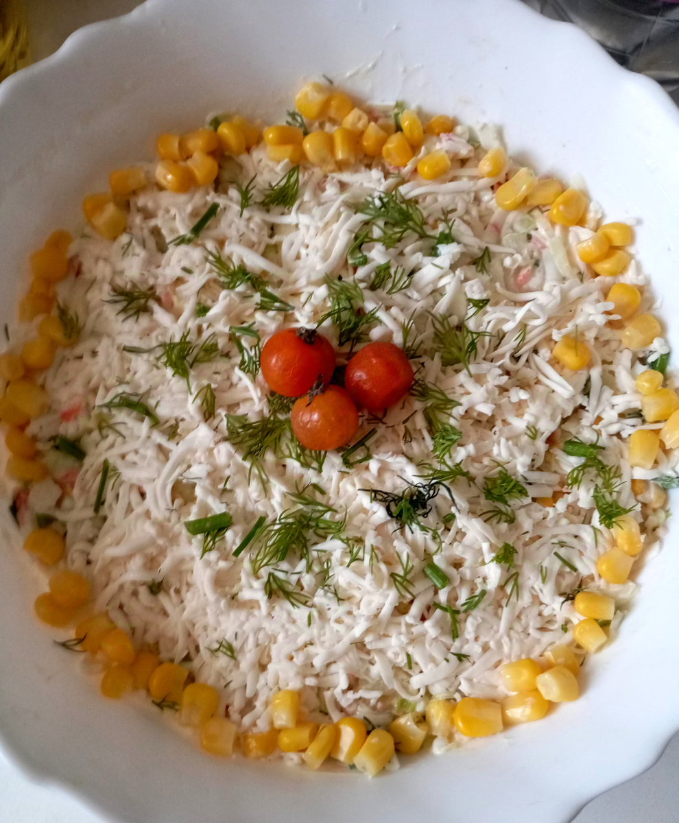 Крабовый салат с кукурузой