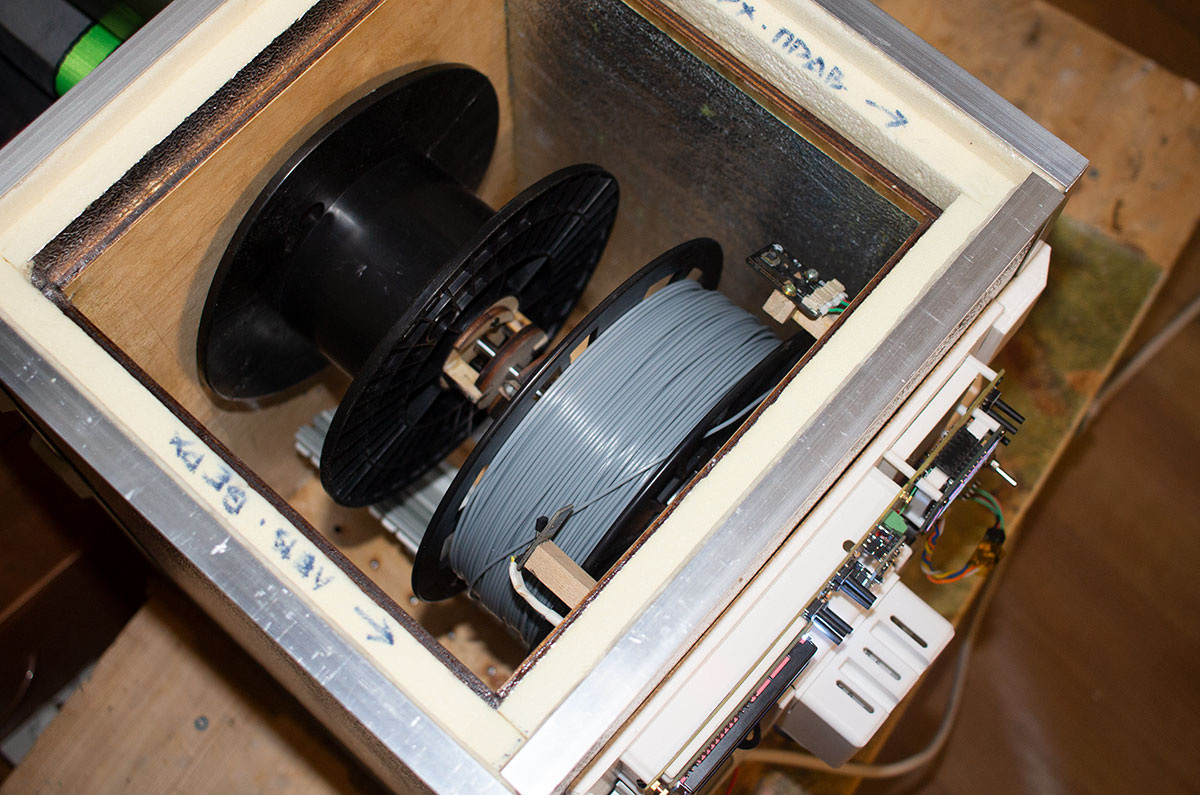 Тестовые прогоны. Справа-внизу виден выступающий кожух, закрывающий мотор.