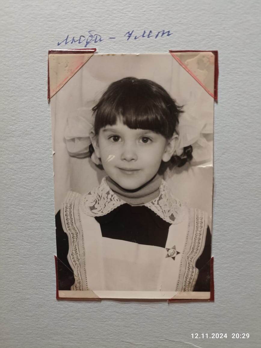 Детская фотография героини