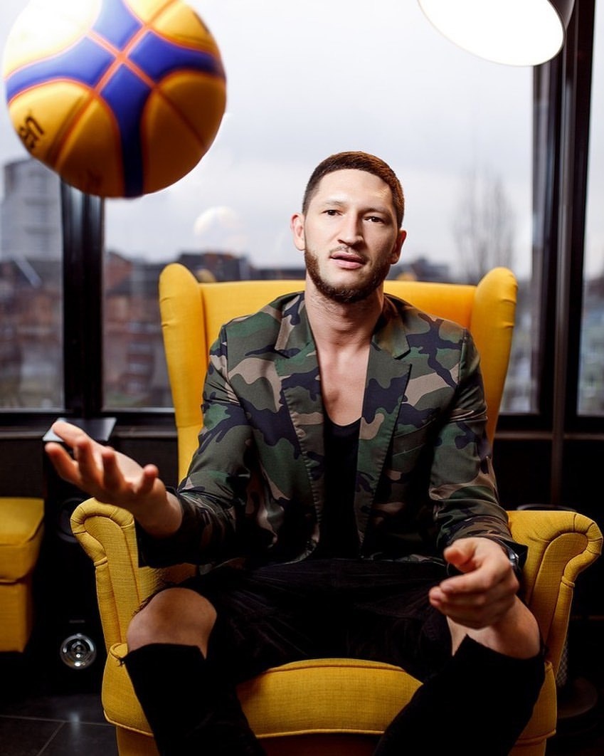 Мяч брошен...