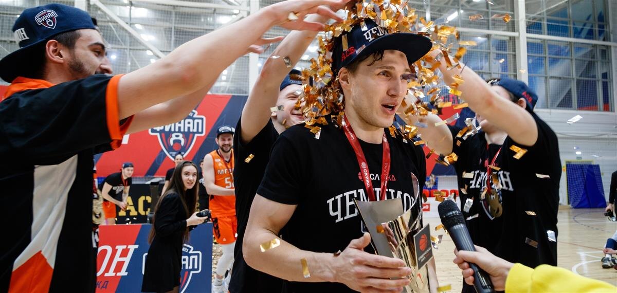 Овации. Радость от победы.