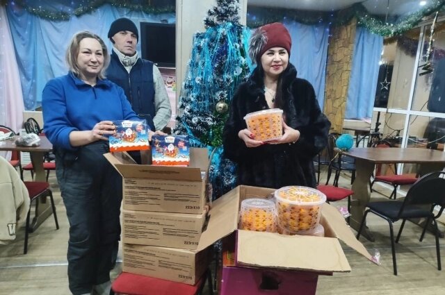    Марина Тугова (крайняя слева) продолжила дело матери. Фото: предоставлено АиФ-Якутия героем публикации