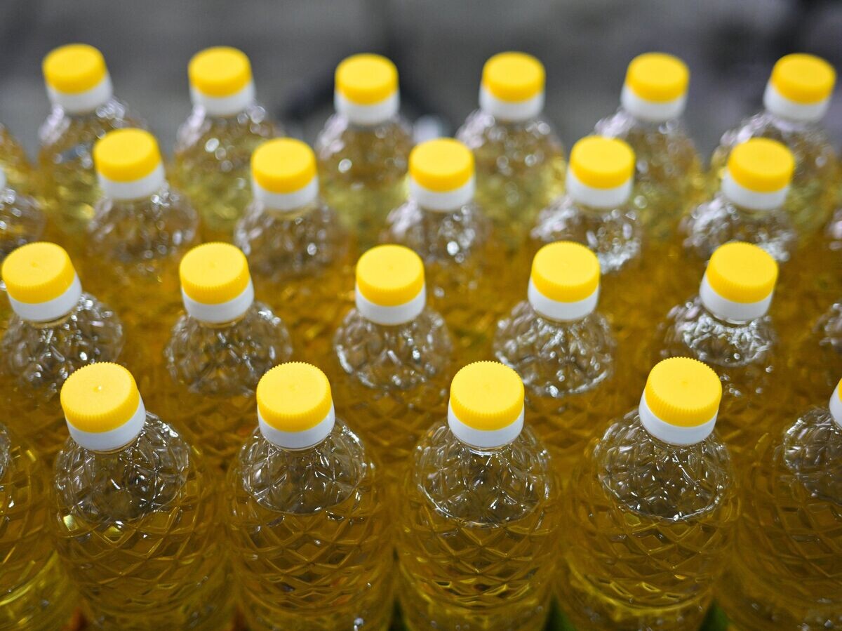    Линия фасовки подсолнечного масла© РИА Новости . Александр Кряжев