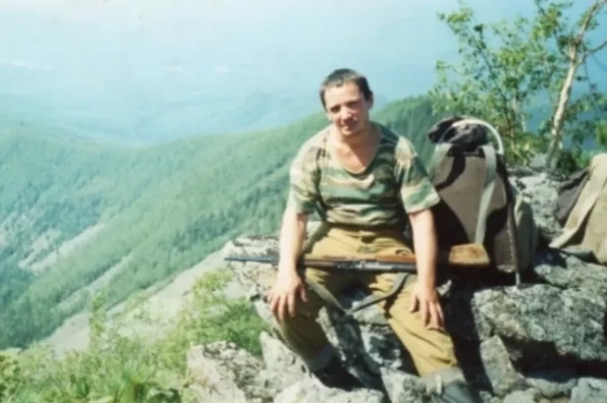    Павел Тихомиров в тайге.