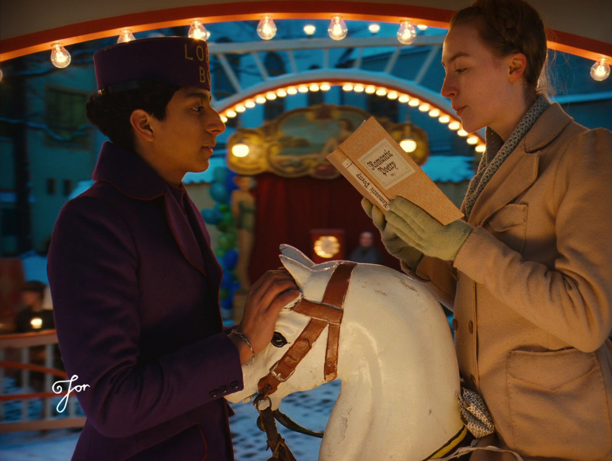 Тони Револори и Сирша Ронан в фильме «Отель "Гранд Будапешт"», реж. Уэс Андресон