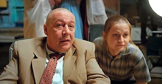 Режиссёр Фёдор Андреевич Кривицкий – Михаил Ефремов. Оператор Люся Полынина – Яна Сексте