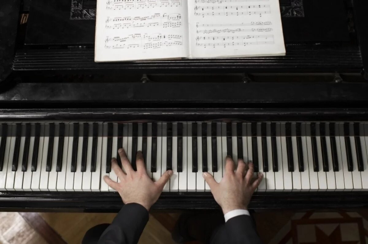    Семью с маленьким ребёнком попросили покинуть концерт пианиста в Бийске