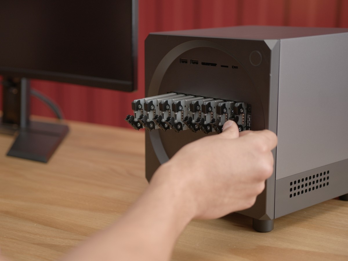    Мини-ПК Falco Prime с корпусом-«сабвуфером» вмещает 8 скоростных SSD