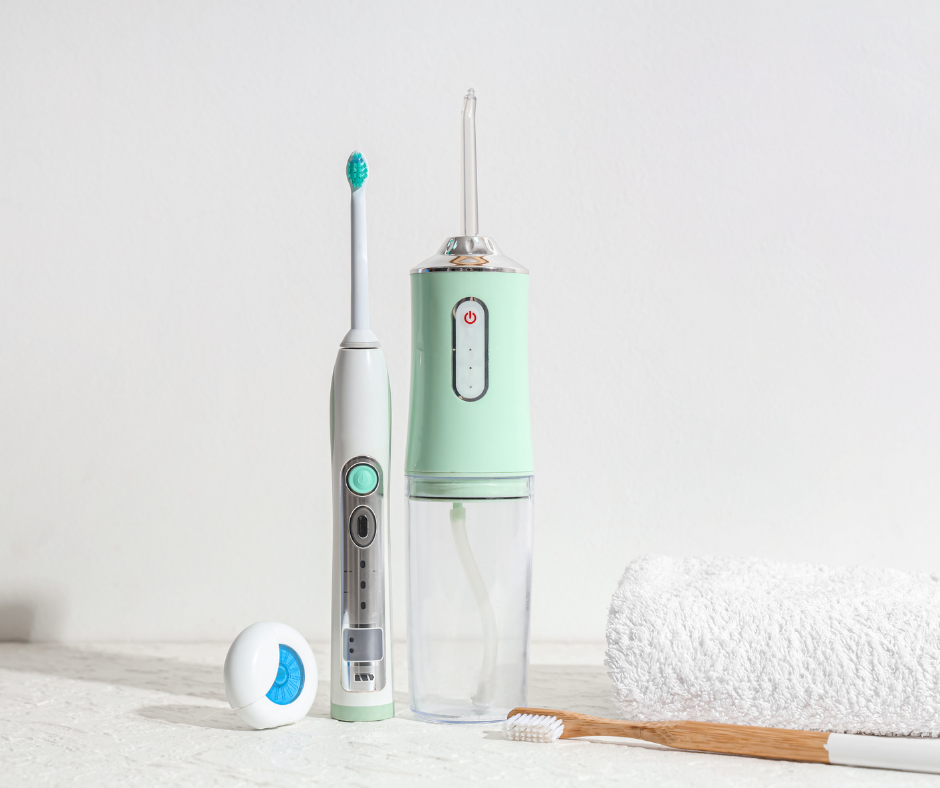 Выбор между зубной нитью и ирригатором зависит от ваших индивидуальных потребностей и предпочтений. 