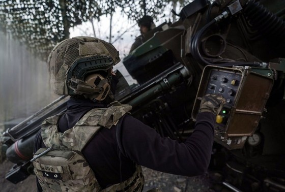    Военнослужащий Вооруженных сил Украины в зоне боевых действий