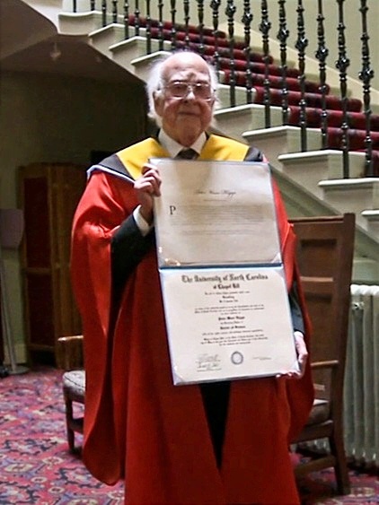 Питер Хиггс на вручении Нобелевской премии.