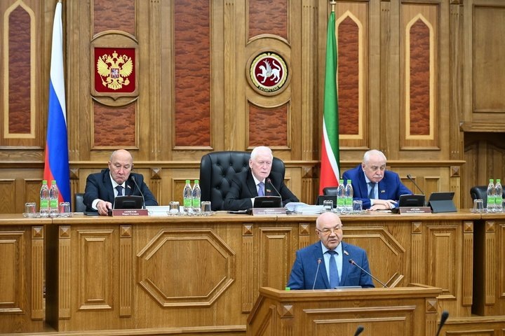 Депутат Госсовета Татарстана от КПРФ Фадбир Сафин подтвердил, что поправки снимаются, но за исключением двух. взято с сайта Госсовета РТ