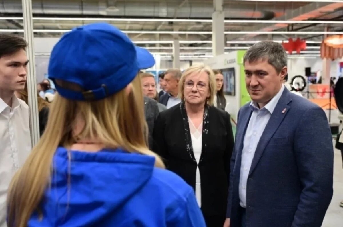    Губернатор Дмитрий Махонин.