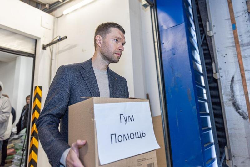    Пресс-служба Алексея Вихарева / Дмитрий Иванов. Депутат закупил вещи для жителей Курской области на 650 тыс