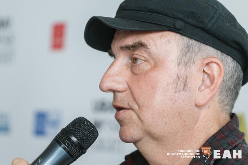    ЕАН / Лидер группы «Чайф» стал ведущим чтецом литературно-музыкального спектакля «Новороссия»