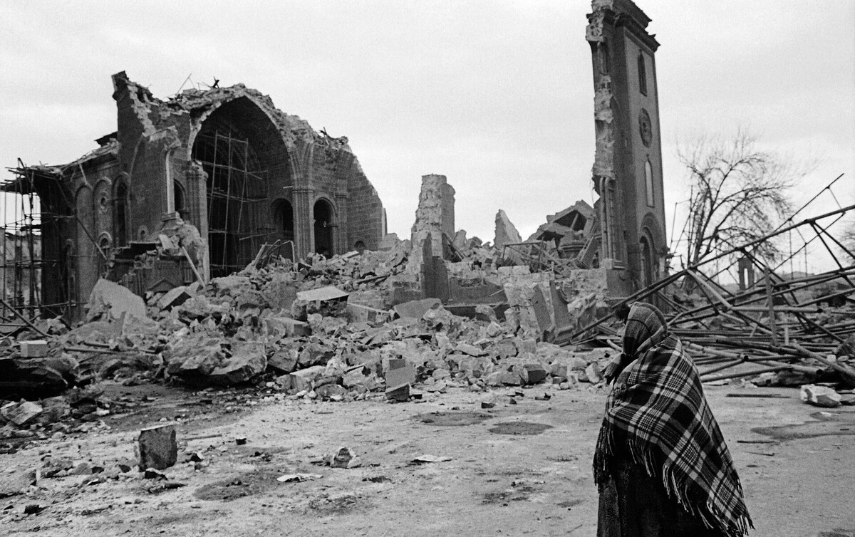 Источник фото: https://am.sputniknews.ru/20210817/Ee-detstvo-ostalos-v-1988-v-Leninakane-Olesya-Gorshkova-ischet-rodnykh-i-blizkikh-28688420.html