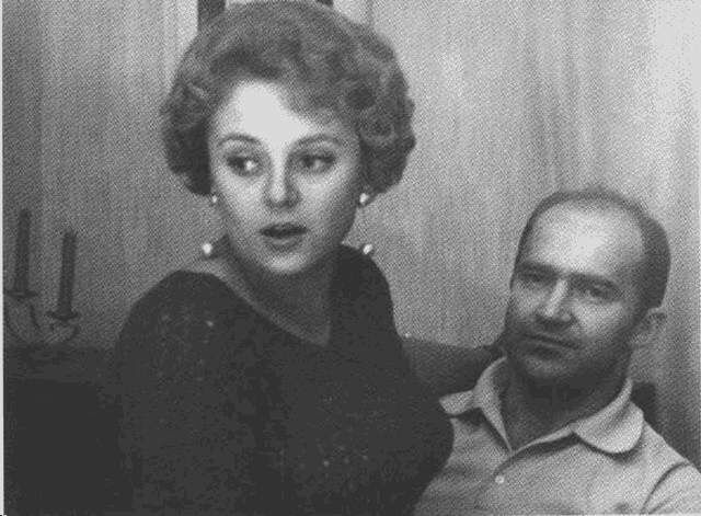 Лихачев с женой. https://sv-scena.ru/Buki/Povsyednyevnaya-zhiznjj-pyervykh-rossiyiskikh-rakyetchikov-i-kosmonavtov-44.jpg