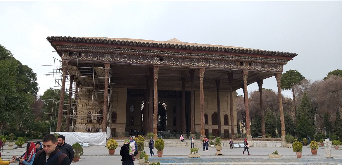 Дворец Чехел Сотун.